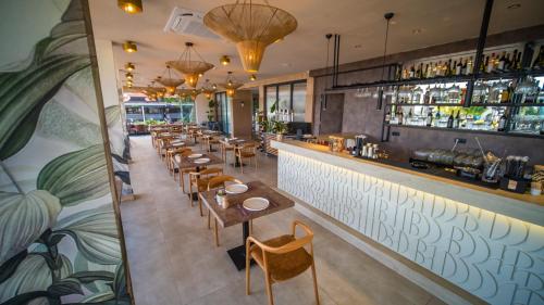Ο χώρος του lounge ή του μπαρ στο Heritage by Cimen Hotel