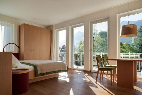 A bed or beds in a room at Ladurnerhof Boutique Apartments Meran