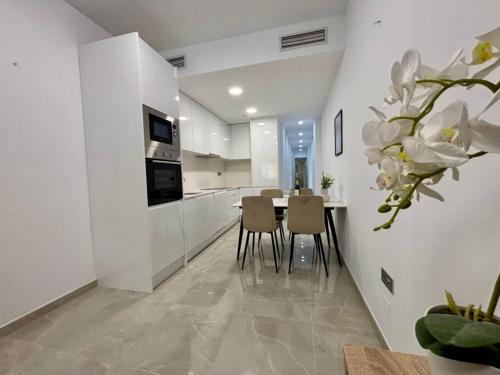 Apartment near Playa de Cura with a rooftop swimming pool