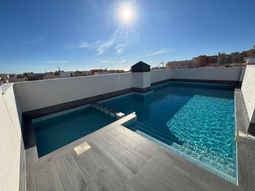 Apartment near Playa de Cura with a rooftop swimming pool