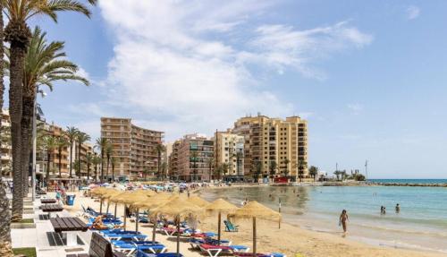 Apartment near Playa de Cura with a rooftop swimming pool