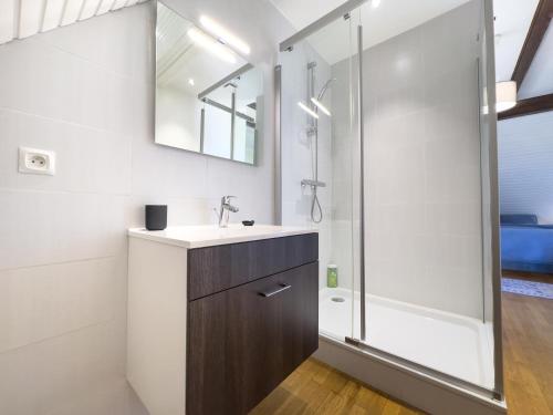 a bathroom with a sink and a shower at Spacious 150 sqm Home in a Natural Setting with Easy Access & Private Courtyard Parking - Balcony, Fire Pit, Ping-Pong, and Relaxing Outdoor Amenities in Gingsheim