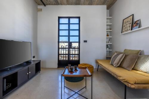 Μια τηλεόραση ή/και κέντρο ψυχαγωγίας στο Birkirkara Typical 2BDR Townhouse