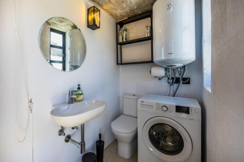 Ένα μπάνιο στο Birkirkara Typical 2BDR Townhouse