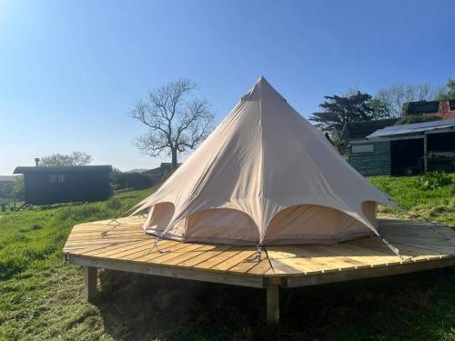 ビデフォードにあるImmaculate Bell Tent Retreat North Devonのギャラリーの写真