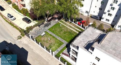 an aerial view of a park in the middle of a street at Mida Summer Villa in Mamaia Sat/Năvodari
