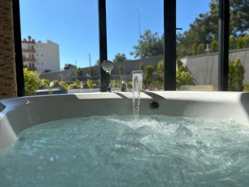 Piscina di Seda Holiday o nelle vicinanze