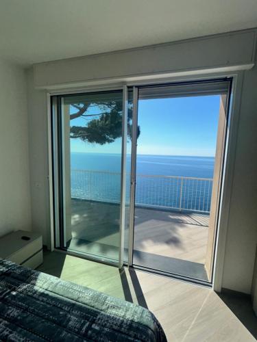 a bedroom with a view of the ocean at L'Íle D'Azur in Arenzano