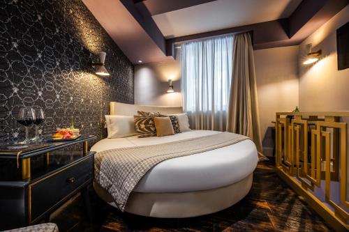 Ένα ή περισσότερα κρεβάτια σε δωμάτιο στο HT6 Hotel Roma
