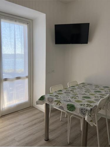 a dining room with a table and chairs and a television at Residence Intur in Marciana Marina
