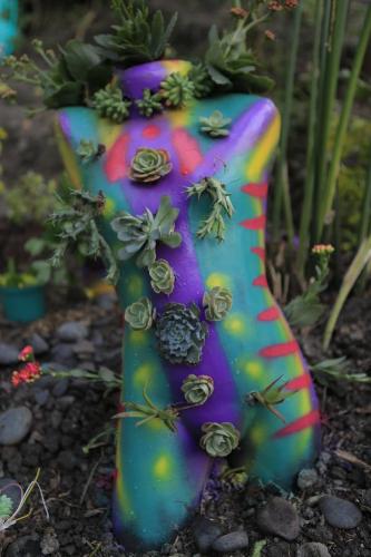 a colorful vase with plants on it in a garden at HOTEL LA SELVA Reserva in La Vega