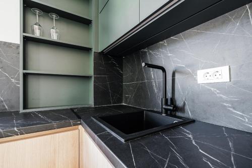 Dapur atau dapur kecil di Olive Tree Apartments by In Property