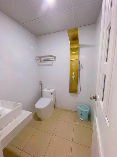 a white bathroom with a toilet and a sink at Khách sạn LyLy 3 in Thuan An