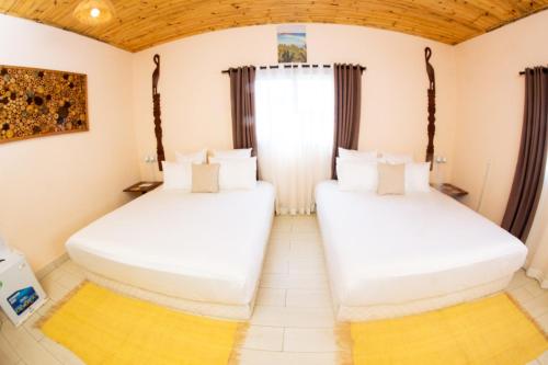 Cama o camas de una habitación en BIRA Hotel