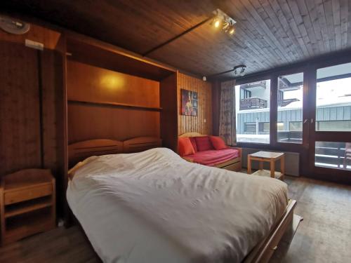 Una cama o camas en una habitación de MyHome - Studios 60 et 73 Sefcotel - simples mais propres
