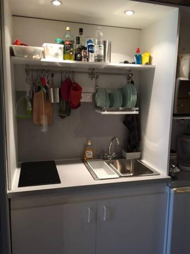 Una cocina o cocineta en MyHome - Studios 60 et 73 Sefcotel - simples mais propres