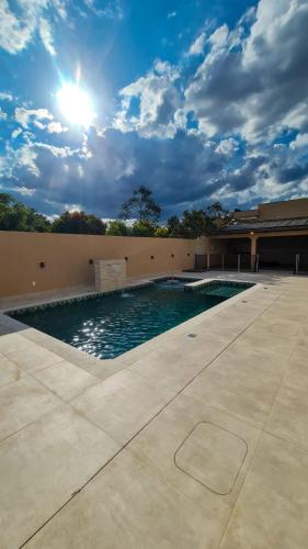 Πισίνα στο ή κοντά στο Casa condomínio 5 quartos piscina churrasqueira Vicente Pires Jockey