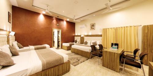 Postel nebo postele na pokoji v ubytování Hari Niwas - A Boutique Garden Resort Mount Abu