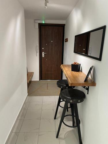 Modern Central Studio with Garden
