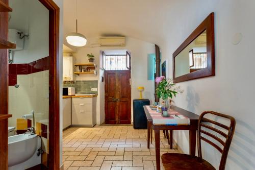 Ένα μπάνιο στο San Lorenzo Studio Flat