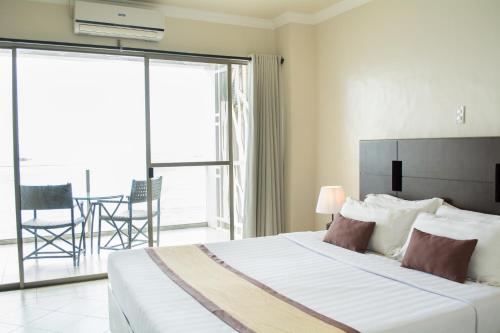 Una cama o camas en una habitación de Hotel Tavern Surigao