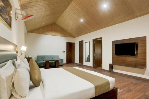 Postel nebo postele na pokoji v ubytování Omavya Hotel Manali