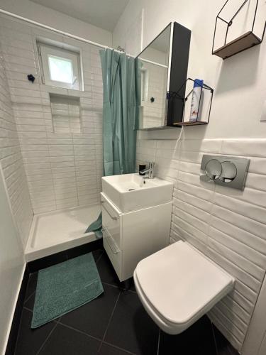 Koupelna v ubytování SeaNest Apartament Mamaia Nord