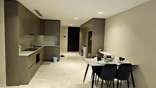 Cucina o angolo cottura di Crystal Service Suite At Eaton KLCC