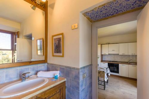 Η κουζίνα ή μικρή κουζίνα στο Elba Casale al mare Cm 5