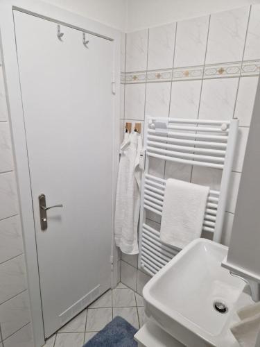Bilik mandi di Ferienwohnung Wernah Grömitz