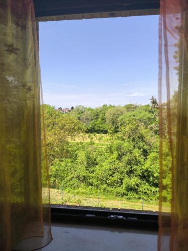 a window with a view of a field at BUONUMORE-la QUIETE in Acquapendente