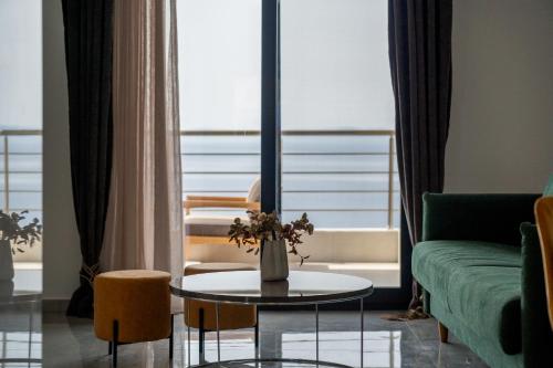 Χώρος καθιστικού στο SithoniaRS Wave & Wind Luxury Apartment with infinity Sea View