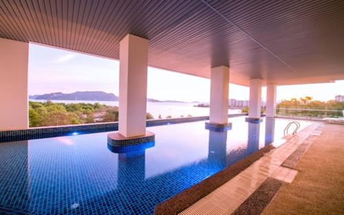Bazén v ubytování Adya Hotel Kuah Langkawi nebo v jeho okolí