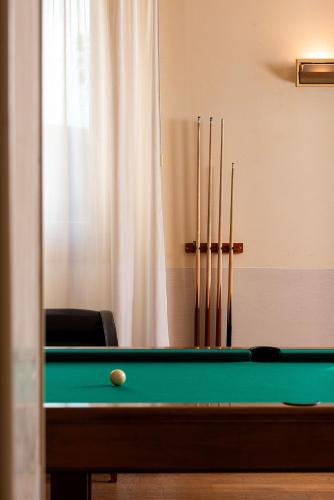 a pool table with a ball on top of it at Phi Hotel Astoria in Susegana