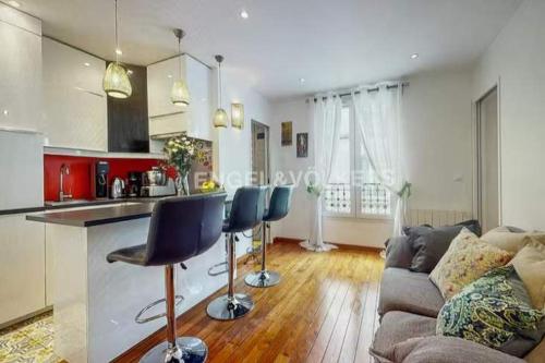 Rooftop View Quiet 18th - By Melvane