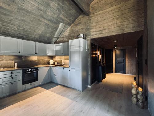 Η κουζίνα ή μικρή κουζίνα στο Dream cabin by Geilo, ski-in ski-out with room for the whole family