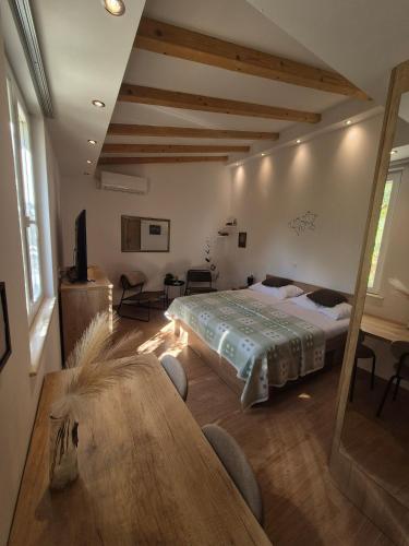 Summer Nest-Studio Apartment