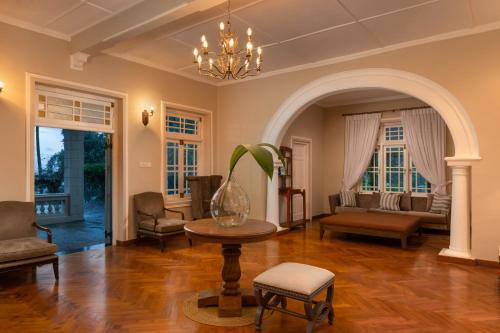 Гостиная зона в Mount Frenion Manor by Seven Angels Kandy