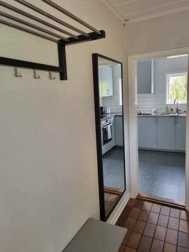a mirror in a room with a kitchen at Nyckelbo Vandrarhem in Helsingborg