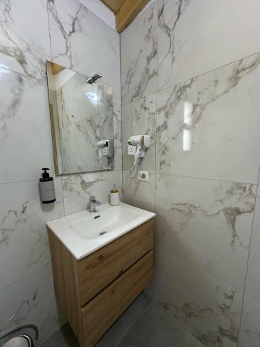 a bathroom with a sink and a mirror at Kantina & Ferma Dukat in Vlorë