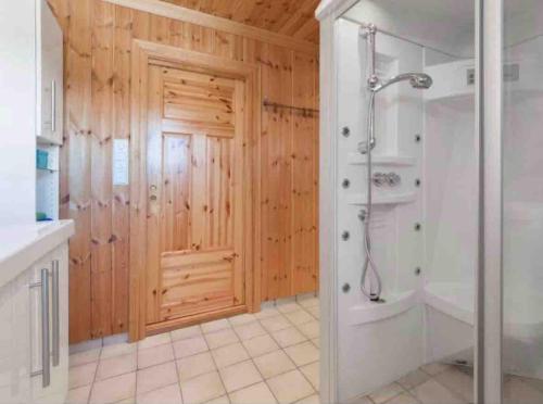 a bathroom with a shower stall and a tub at Trollslottet på Skeikampen in Aulstad