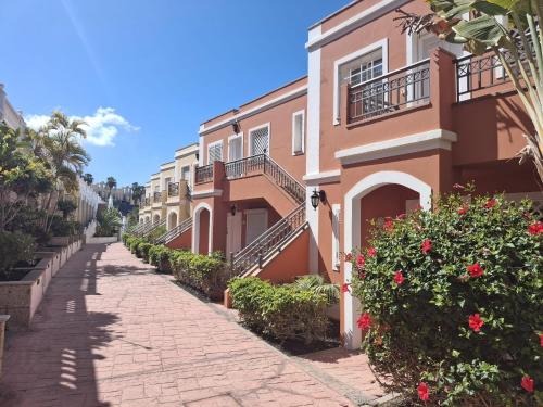 Tòa nhà nơi căn hộ tọa lạc