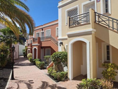 Tòa nhà nơi căn hộ tọa lạc