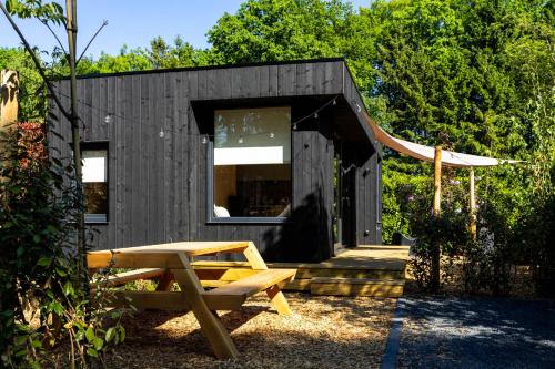 Taman di luar Knus gezinsverblijf in Cosi Tiny House op de Veluwe