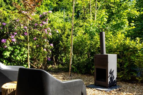 Taman di luar Knus gezinsverblijf in Cosi Tiny House op de Veluwe