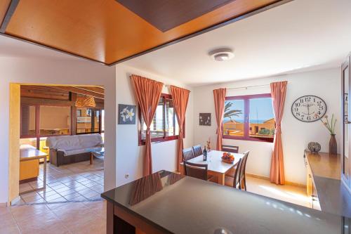 a kitchen and living room with a clock on the wall at Granillo Escape in Costa Calma