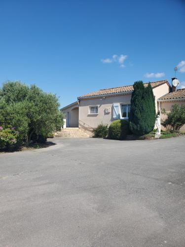 Villa privée au calme avec gand jardin et terrasse