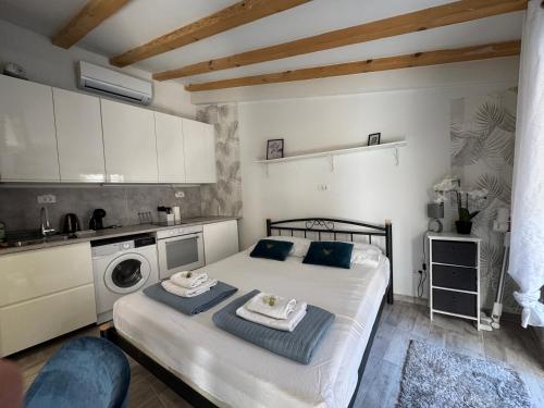 Supreme Location-Old Town Apt Luce City Centre