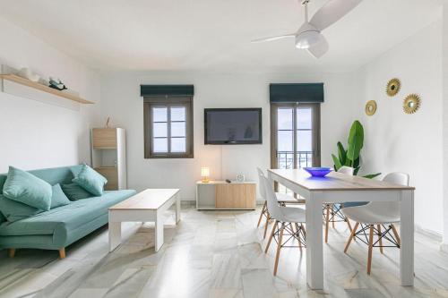 MARBELLA HOME RENTALS - Puerto Banus with Seaviews, 1BR apartment