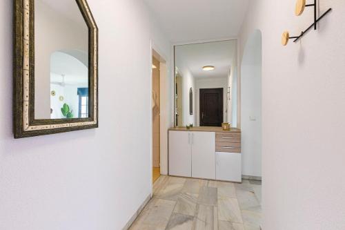 MARBELLA HOME RENTALS - Puerto Banus with Seaviews, 1BR apartment